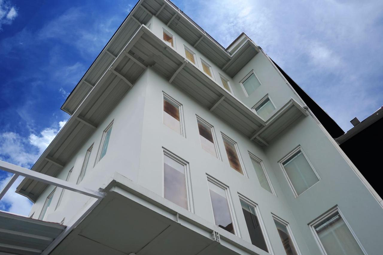 Urooms Senayan Jakarta Exteriör bild